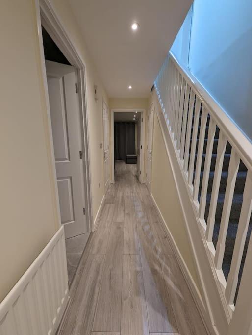 Newly Launched Two Bedroom House By Den Accommodation Short Lets & Serviced Accommodation With Garden Londyn Zewnętrze zdjęcie