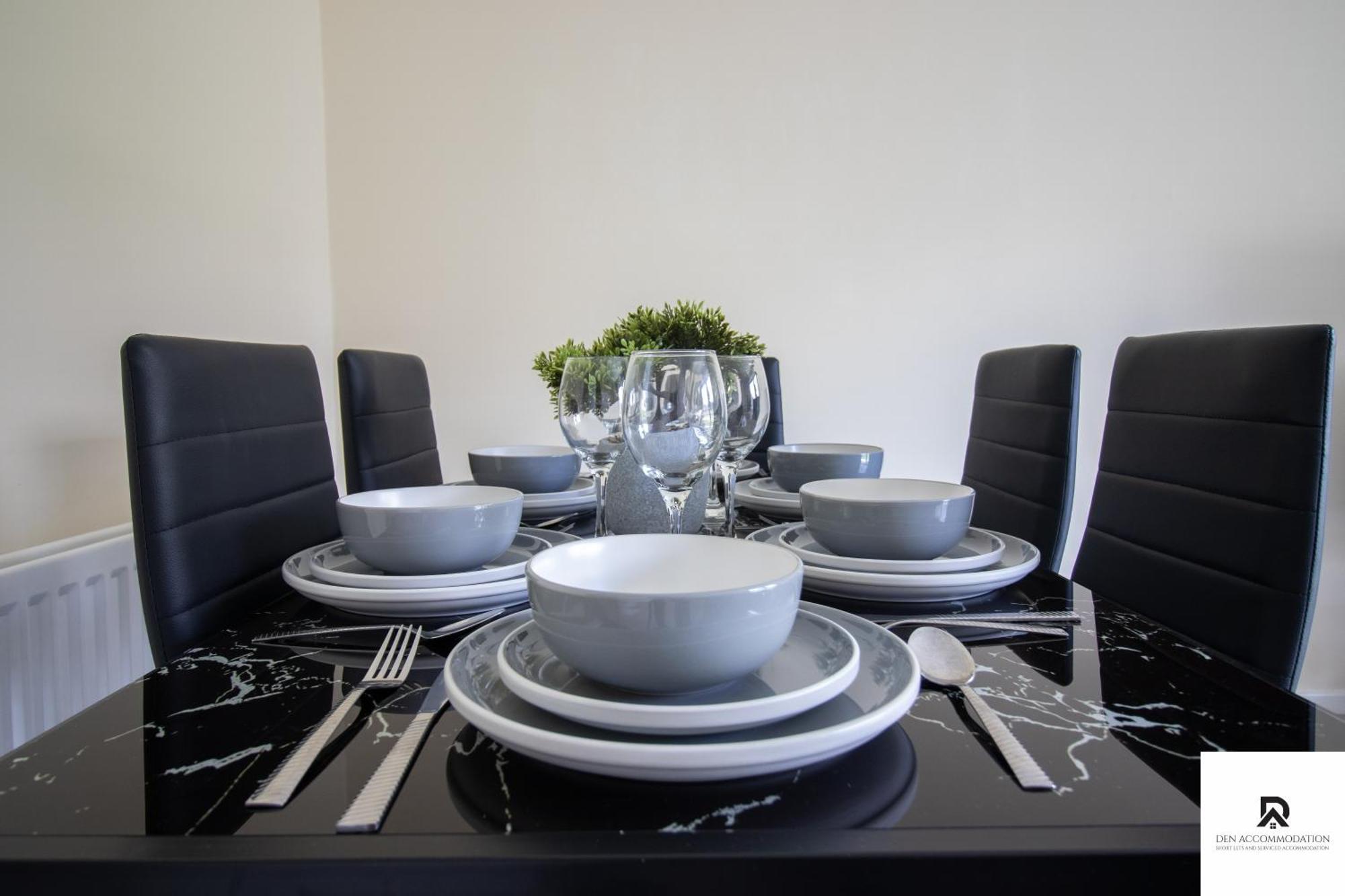 Newly Launched Two Bedroom House By Den Accommodation Short Lets & Serviced Accommodation With Garden Londyn Zewnętrze zdjęcie
