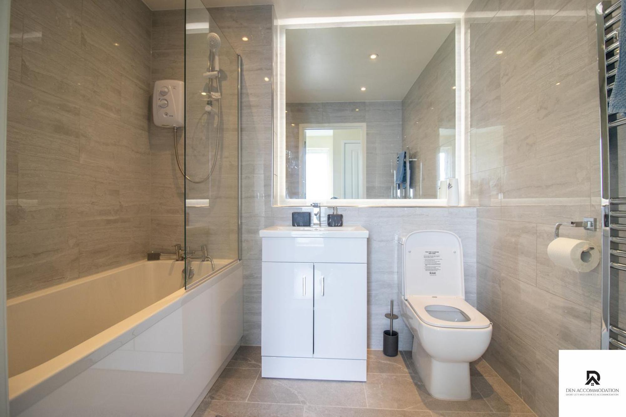 Newly Launched Two Bedroom House By Den Accommodation Short Lets & Serviced Accommodation With Garden Londyn Zewnętrze zdjęcie