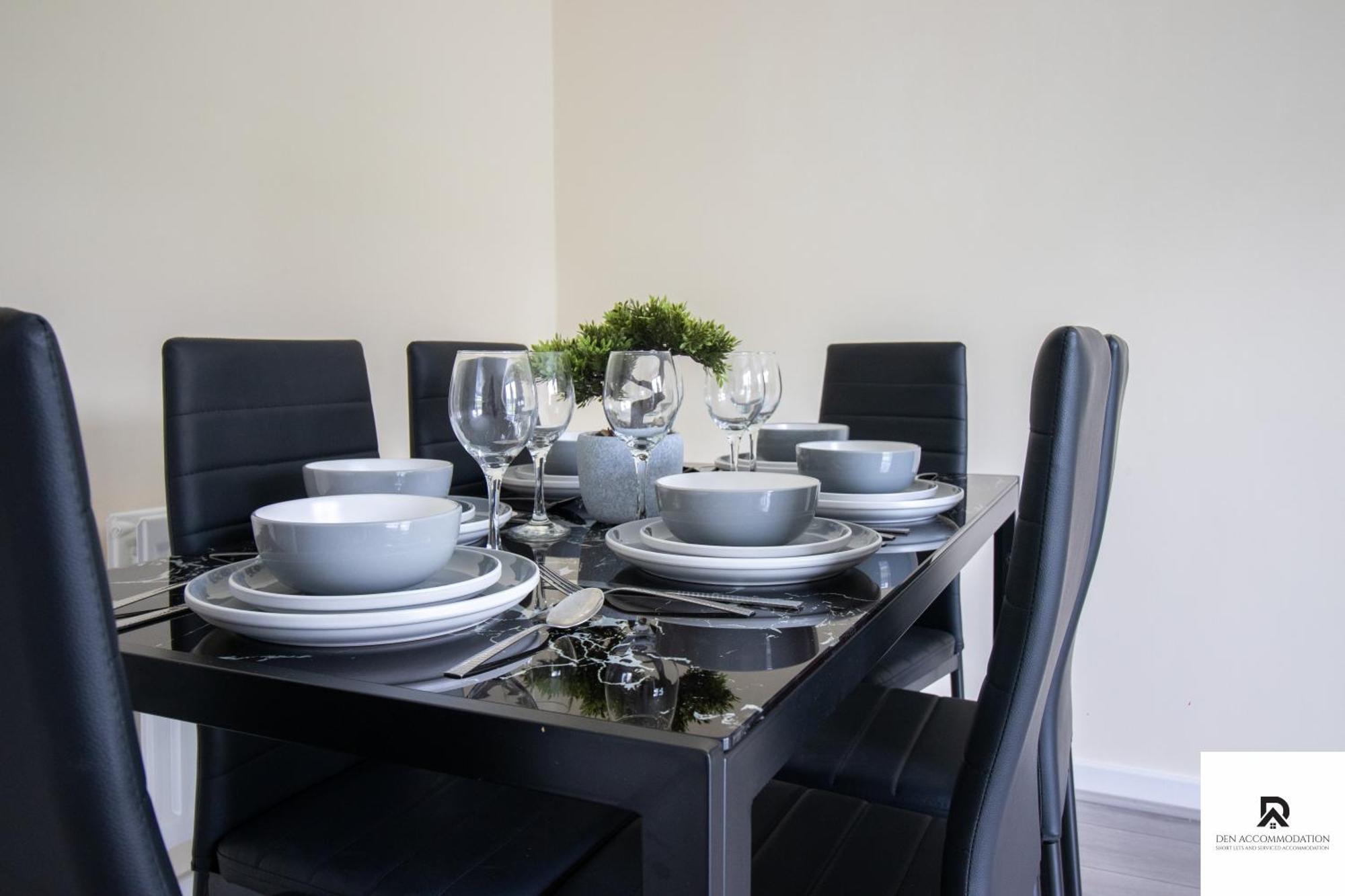 Newly Launched Two Bedroom House By Den Accommodation Short Lets & Serviced Accommodation With Garden Londyn Zewnętrze zdjęcie