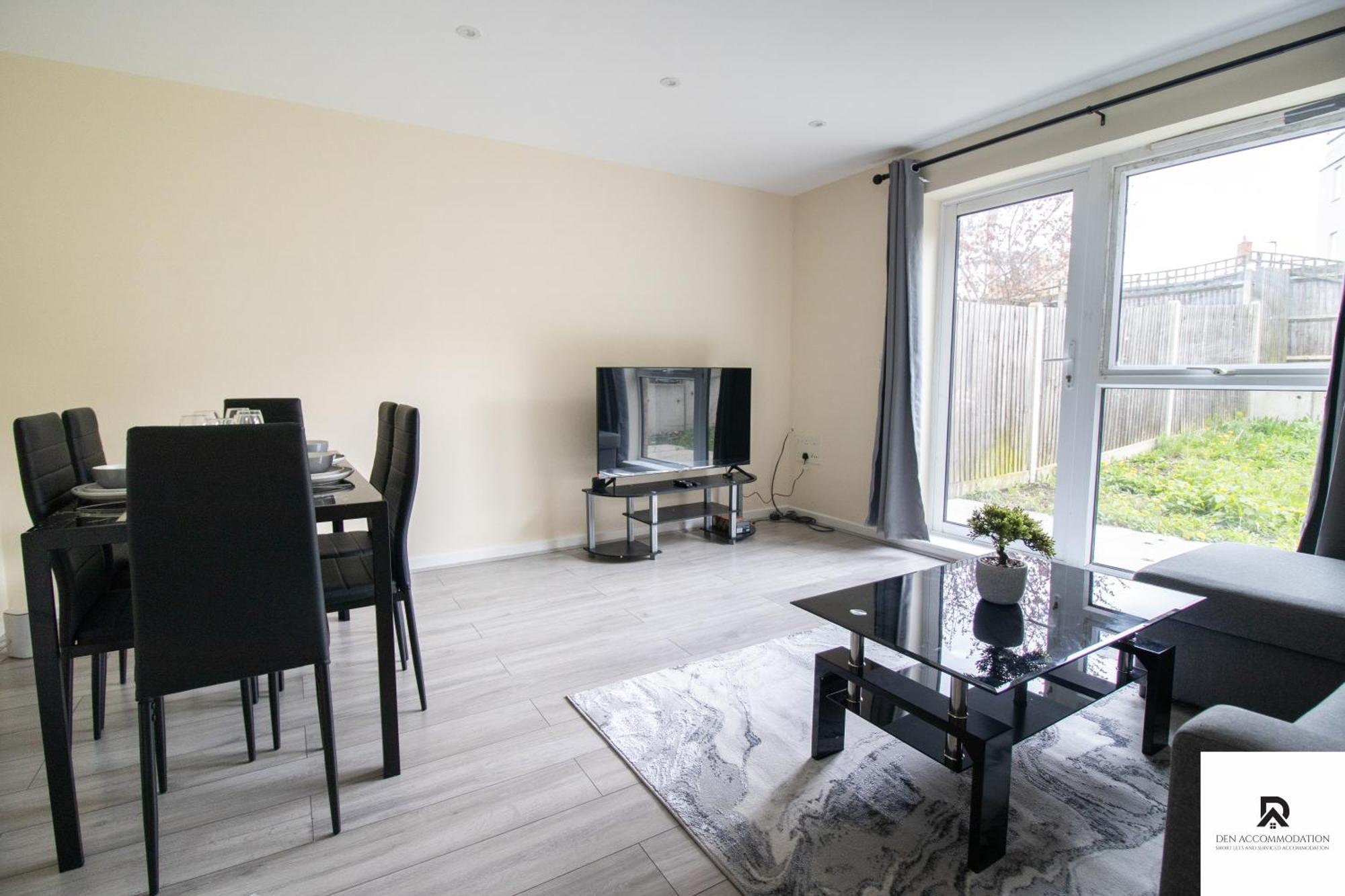 Newly Launched Two Bedroom House By Den Accommodation Short Lets & Serviced Accommodation With Garden Londyn Zewnętrze zdjęcie