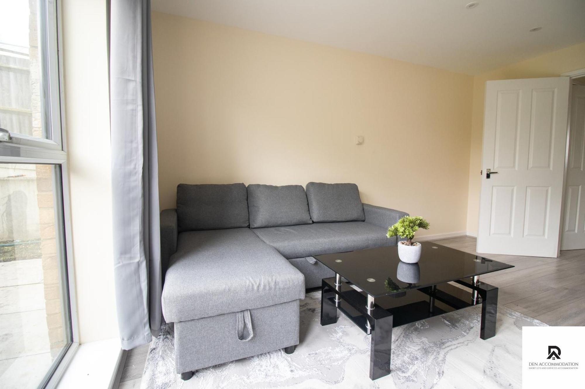 Newly Launched Two Bedroom House By Den Accommodation Short Lets & Serviced Accommodation With Garden Londyn Zewnętrze zdjęcie