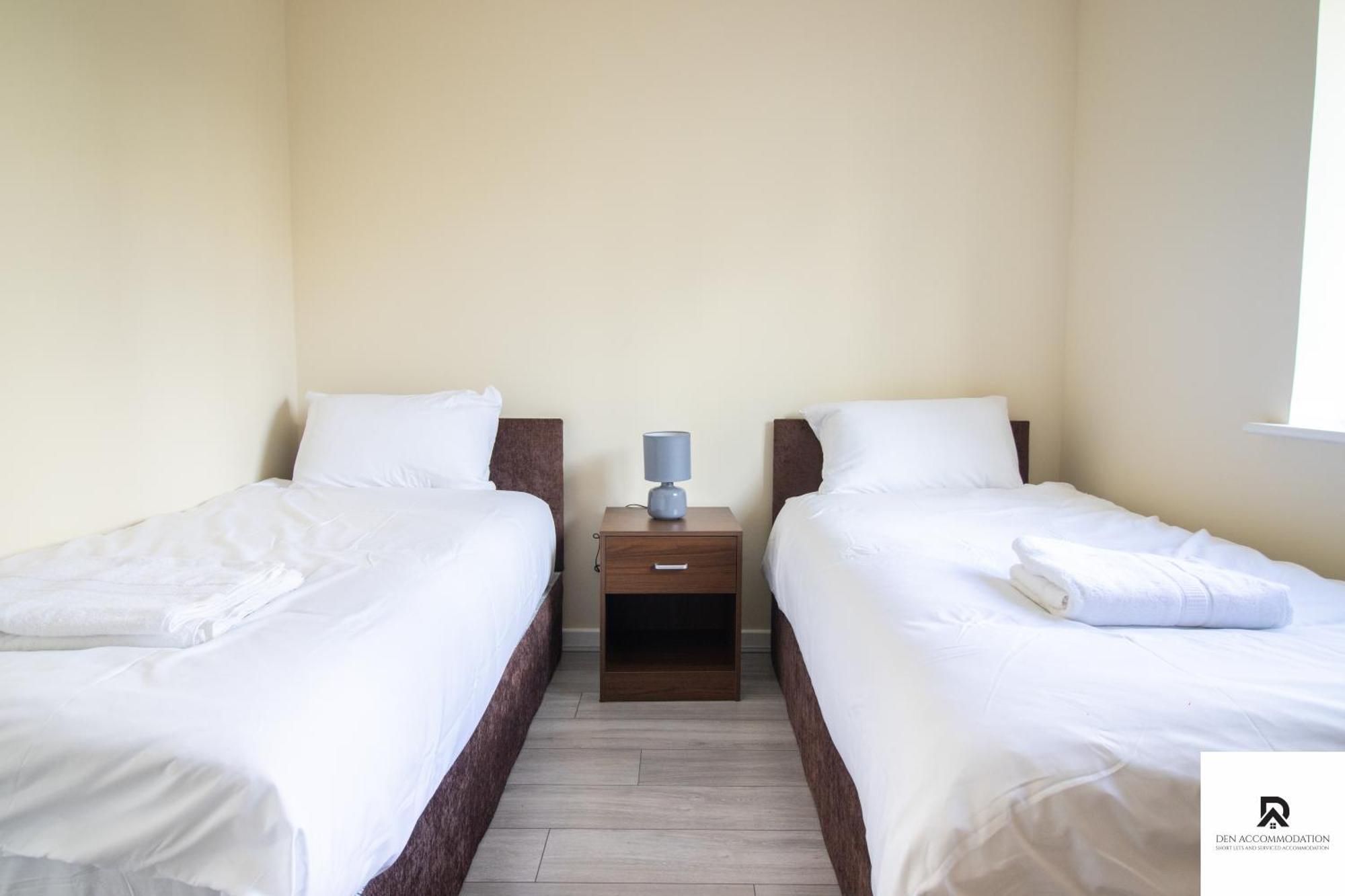 Newly Launched Two Bedroom House By Den Accommodation Short Lets & Serviced Accommodation With Garden Londyn Zewnętrze zdjęcie