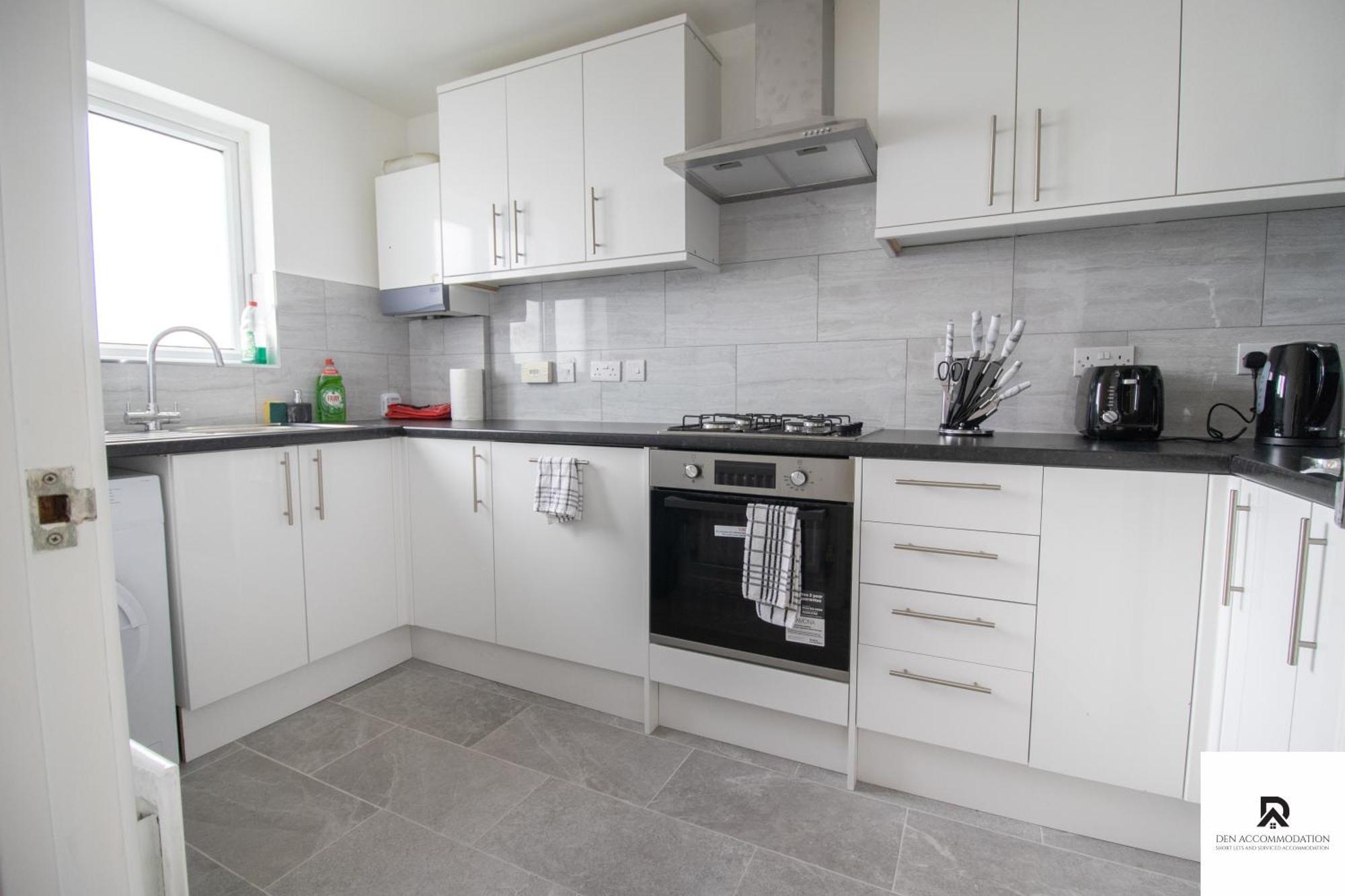Newly Launched Two Bedroom House By Den Accommodation Short Lets & Serviced Accommodation With Garden Londyn Zewnętrze zdjęcie