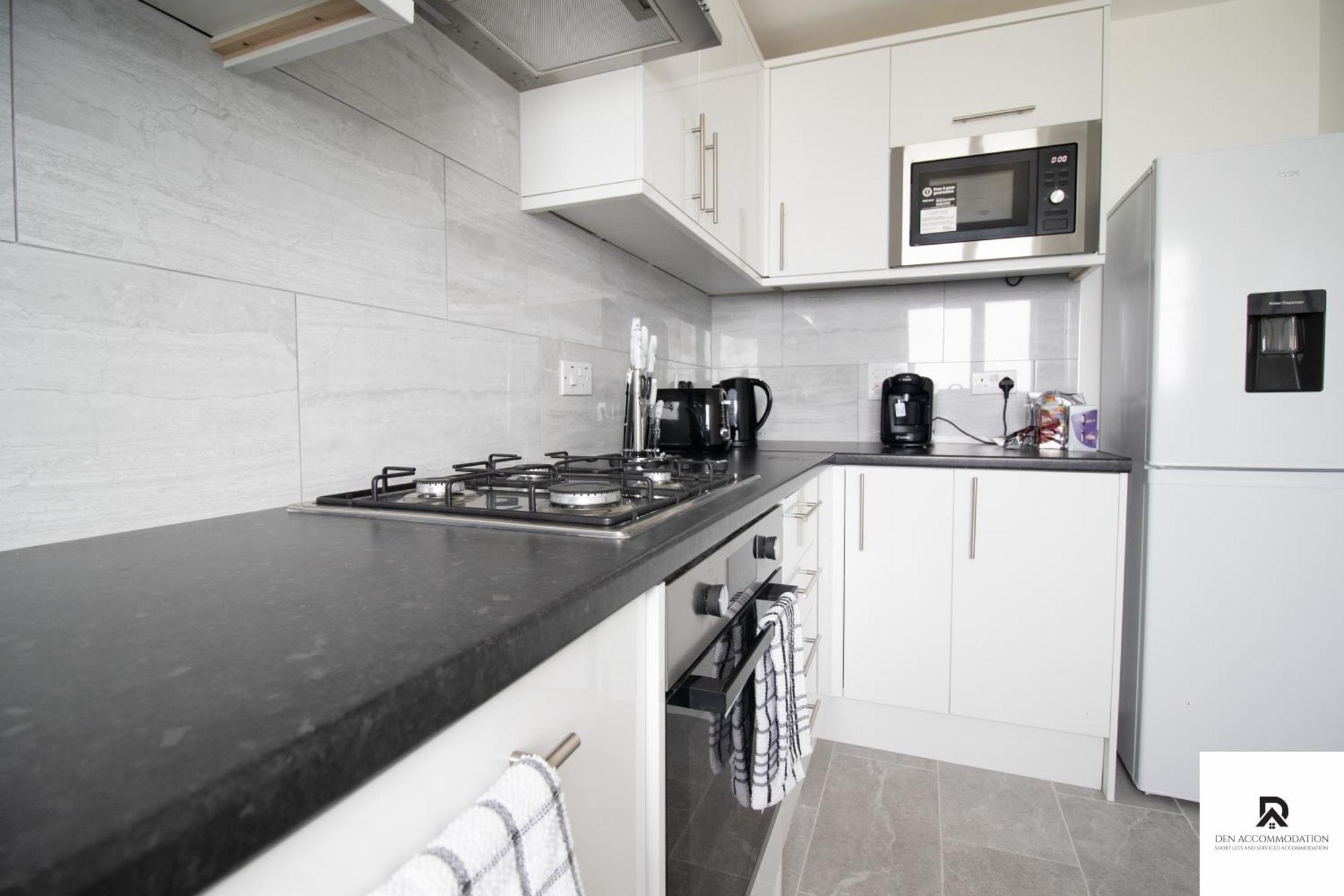 Newly Launched Two Bedroom House By Den Accommodation Short Lets & Serviced Accommodation With Garden Londyn Zewnętrze zdjęcie