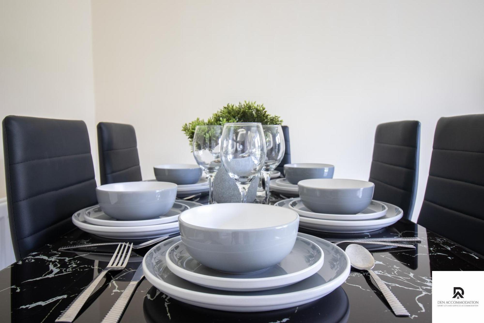 Newly Launched Two Bedroom House By Den Accommodation Short Lets & Serviced Accommodation With Garden Londyn Zewnętrze zdjęcie