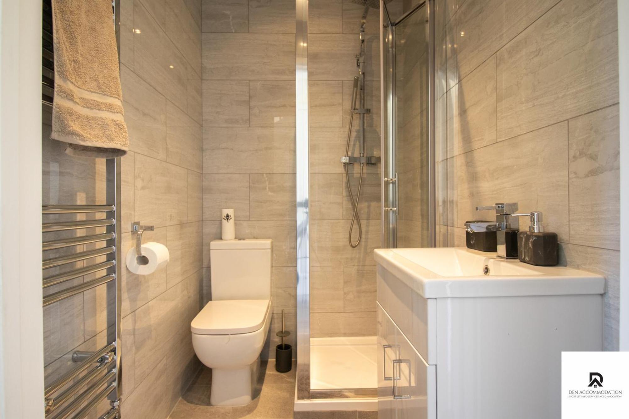 Newly Launched Two Bedroom House By Den Accommodation Short Lets & Serviced Accommodation With Garden Londyn Zewnętrze zdjęcie
