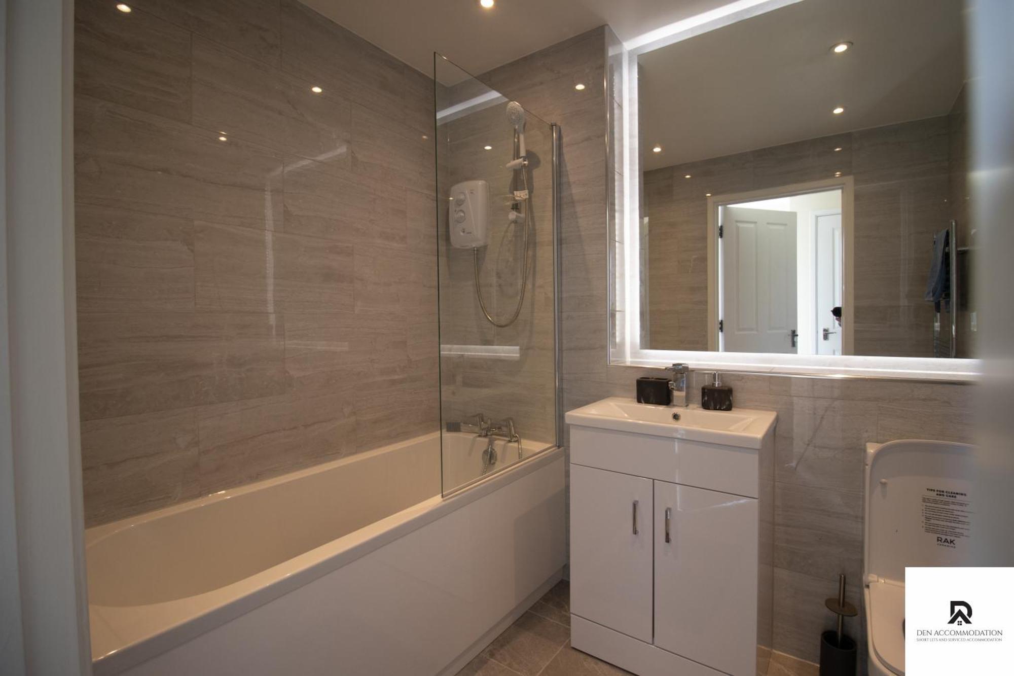 Newly Launched Two Bedroom House By Den Accommodation Short Lets & Serviced Accommodation With Garden Londyn Zewnętrze zdjęcie