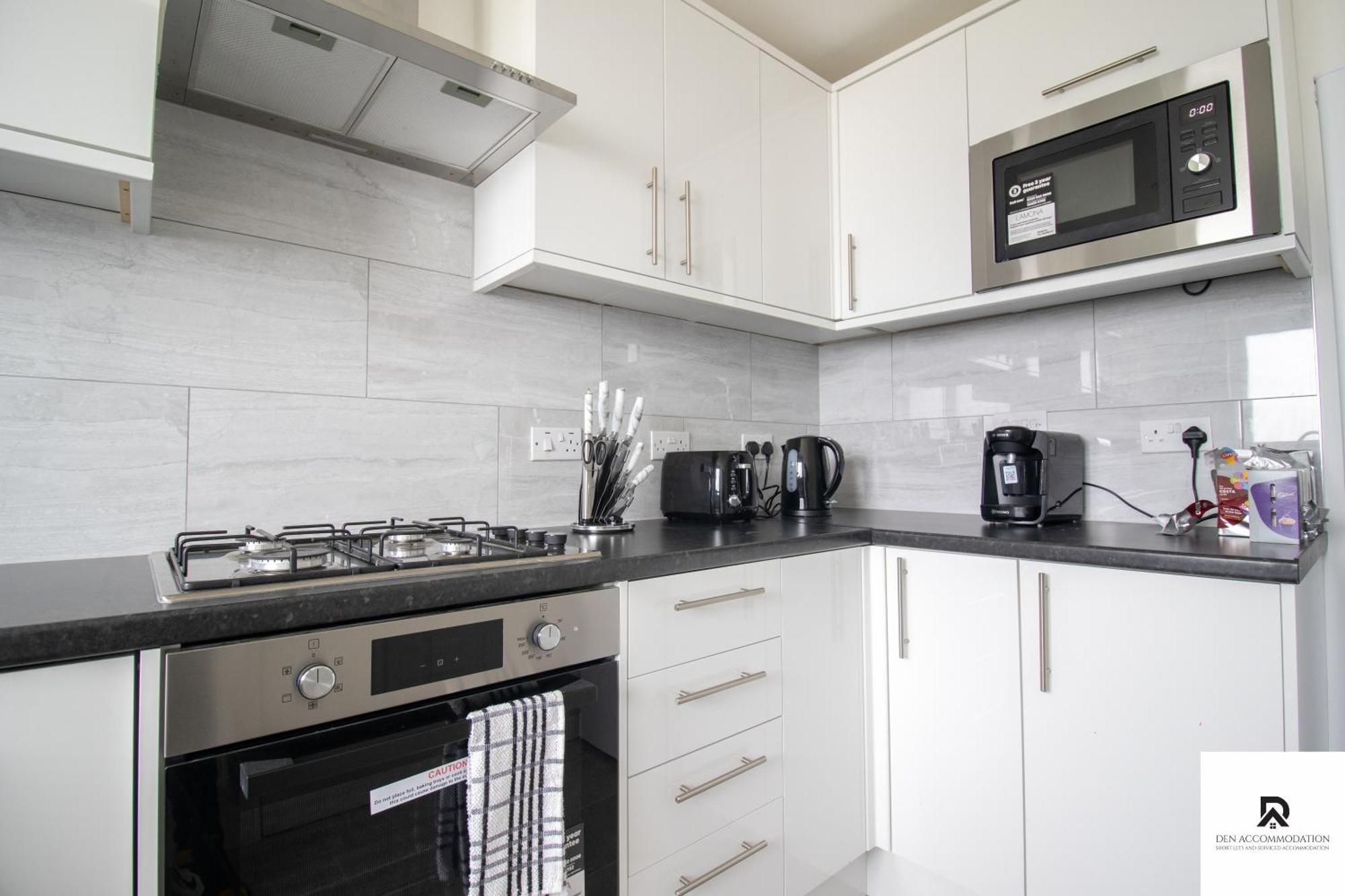 Newly Launched Two Bedroom House By Den Accommodation Short Lets & Serviced Accommodation With Garden Londyn Zewnętrze zdjęcie