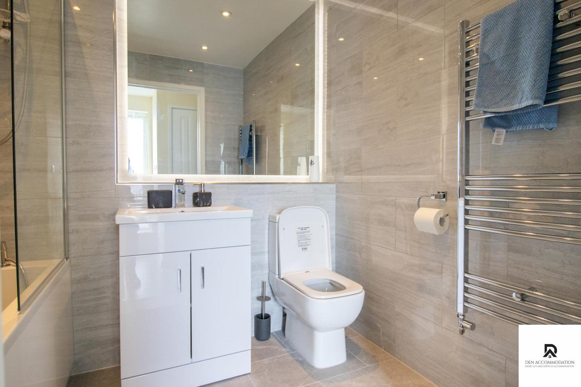 Newly Launched Two Bedroom House By Den Accommodation Short Lets & Serviced Accommodation With Garden Londyn Zewnętrze zdjęcie