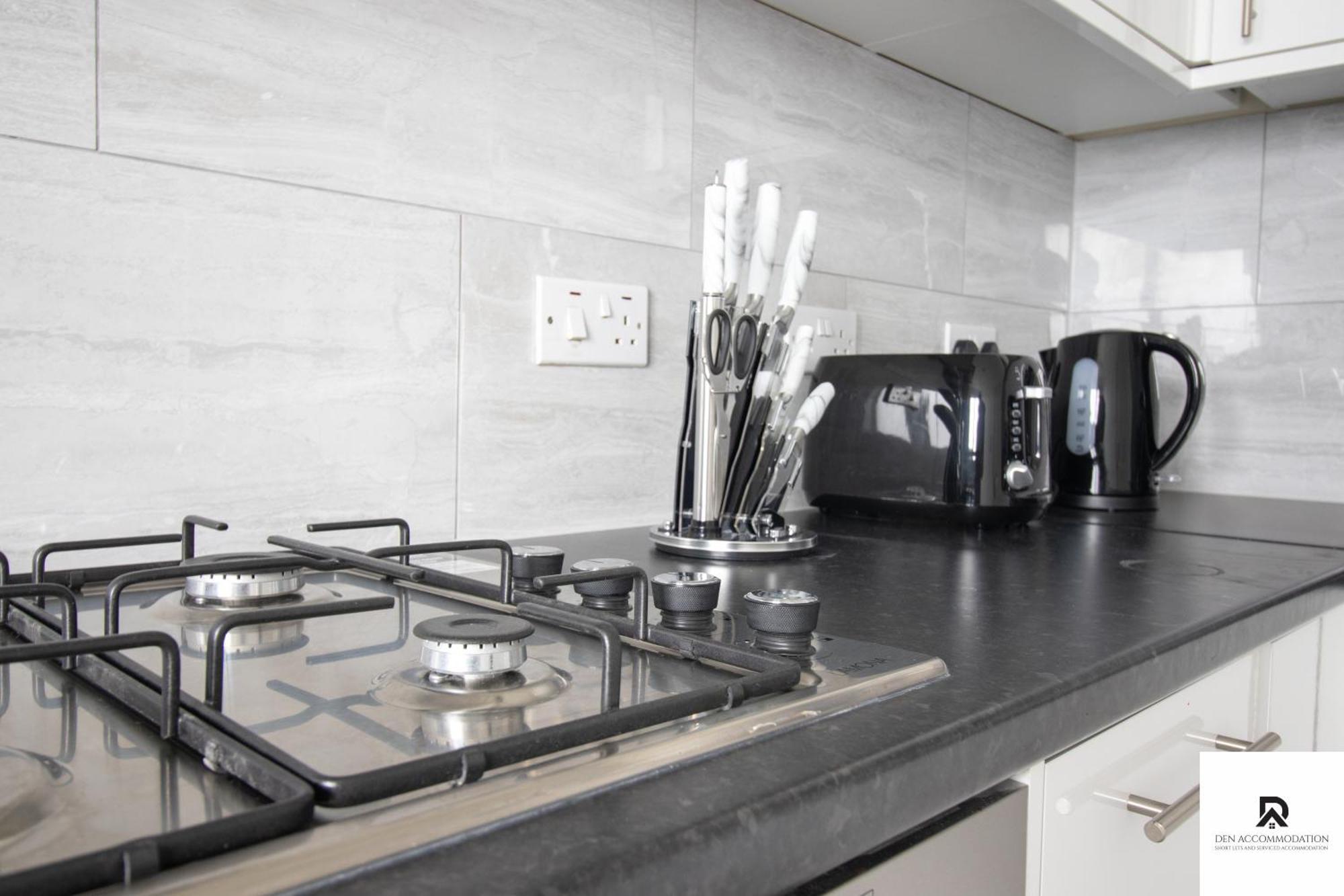 Newly Launched Two Bedroom House By Den Accommodation Short Lets & Serviced Accommodation With Garden Londyn Zewnętrze zdjęcie