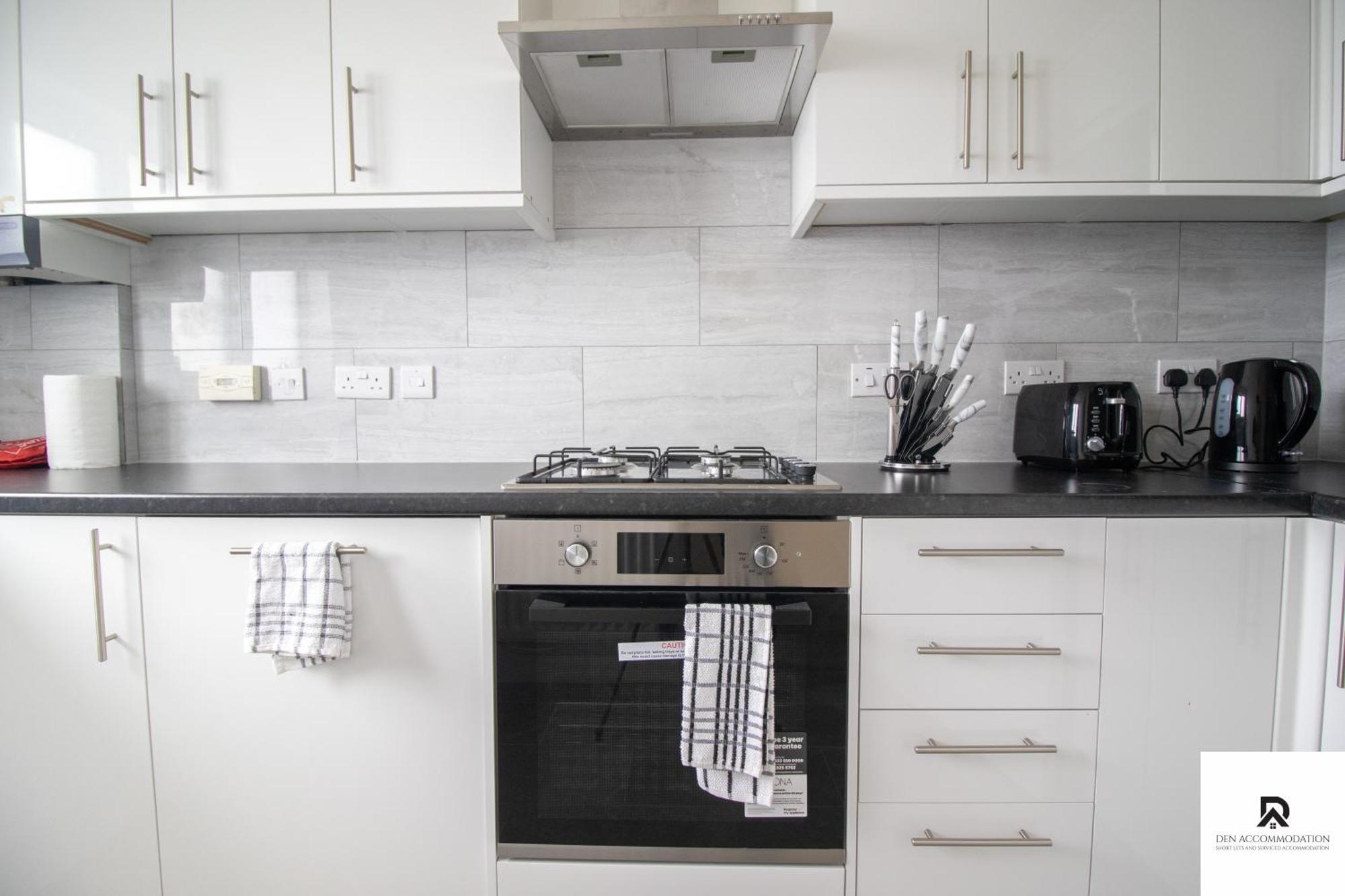 Newly Launched Two Bedroom House By Den Accommodation Short Lets & Serviced Accommodation With Garden Londyn Zewnętrze zdjęcie