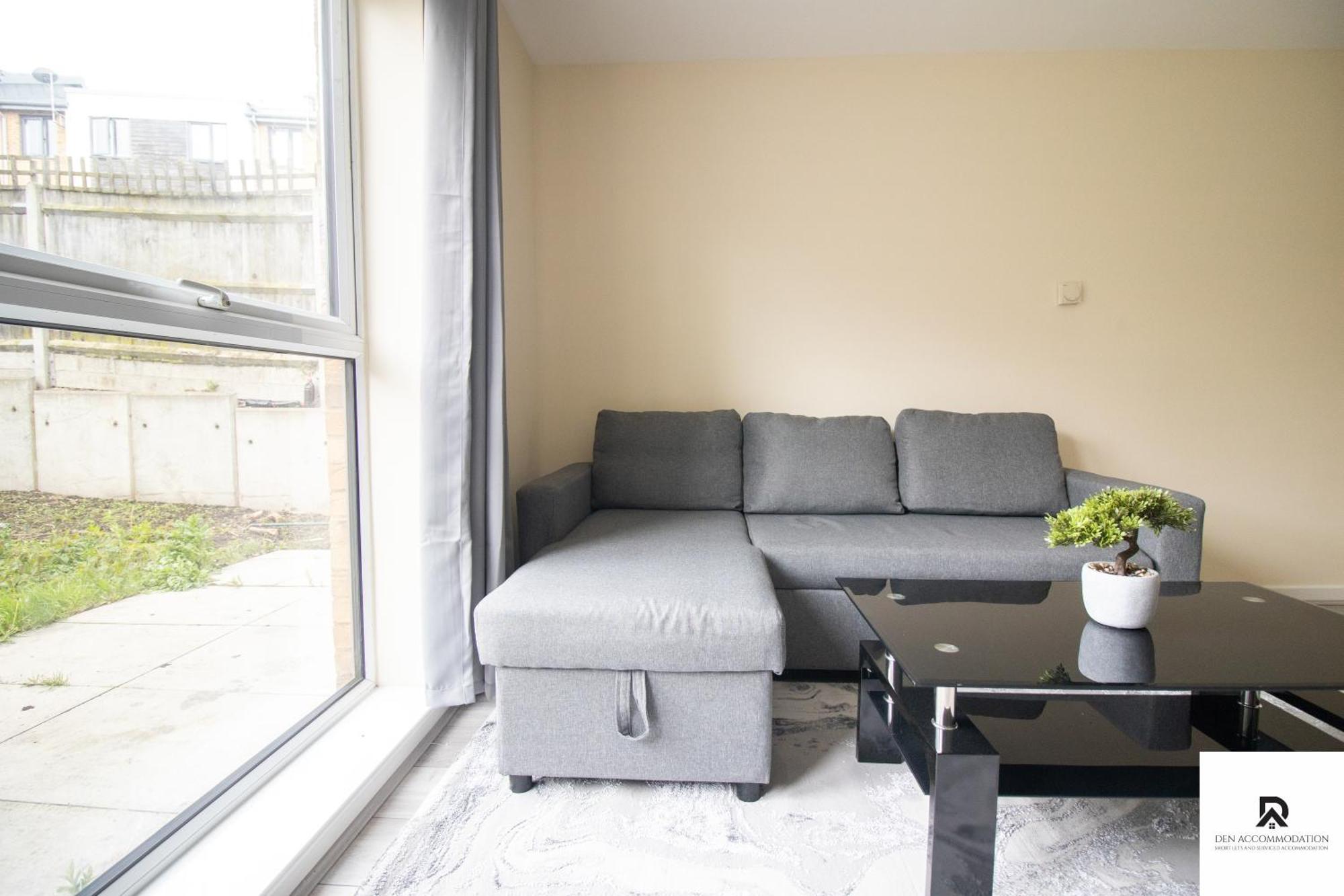 Newly Launched Two Bedroom House By Den Accommodation Short Lets & Serviced Accommodation With Garden Londyn Zewnętrze zdjęcie