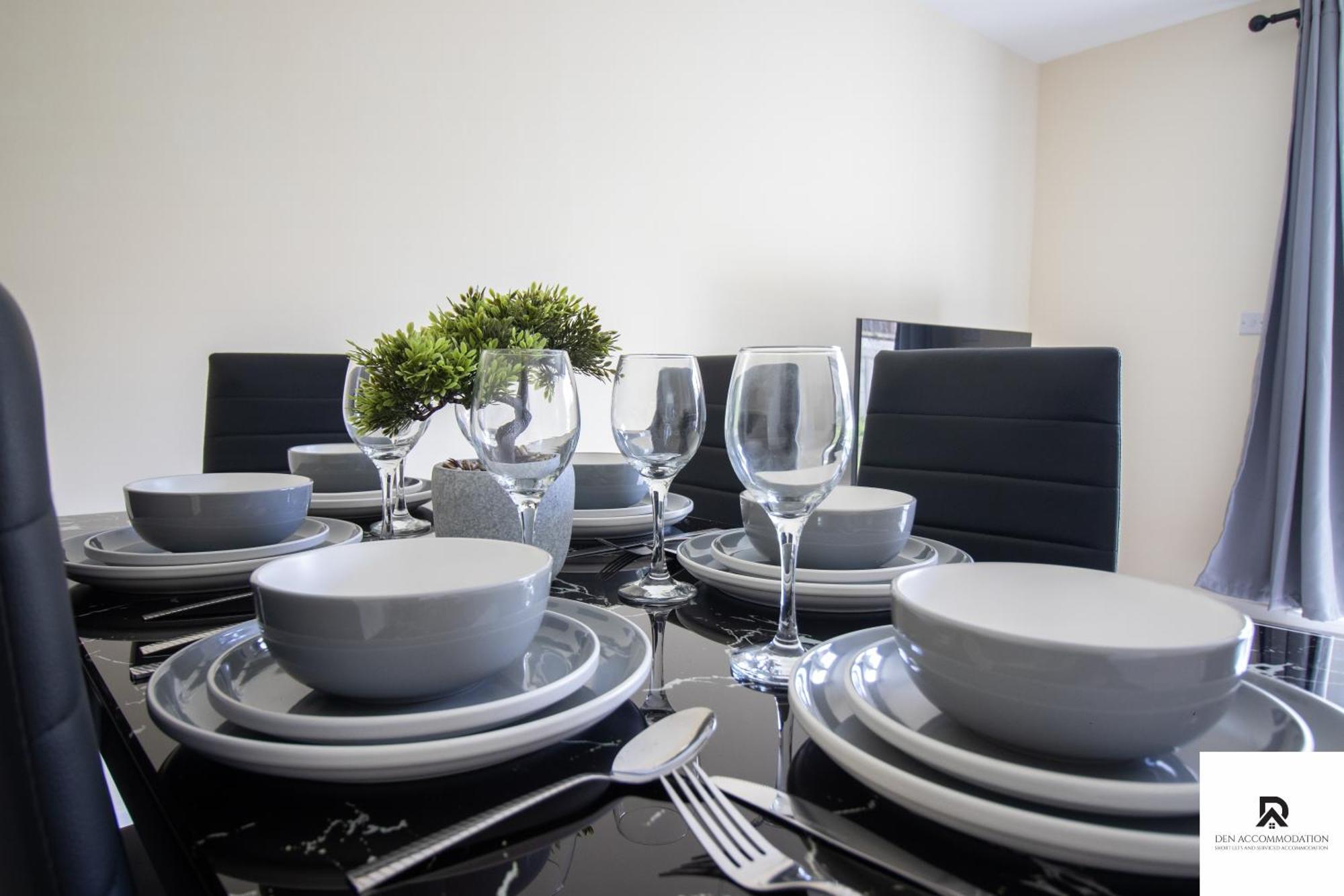 Newly Launched Two Bedroom House By Den Accommodation Short Lets & Serviced Accommodation With Garden Londyn Zewnętrze zdjęcie